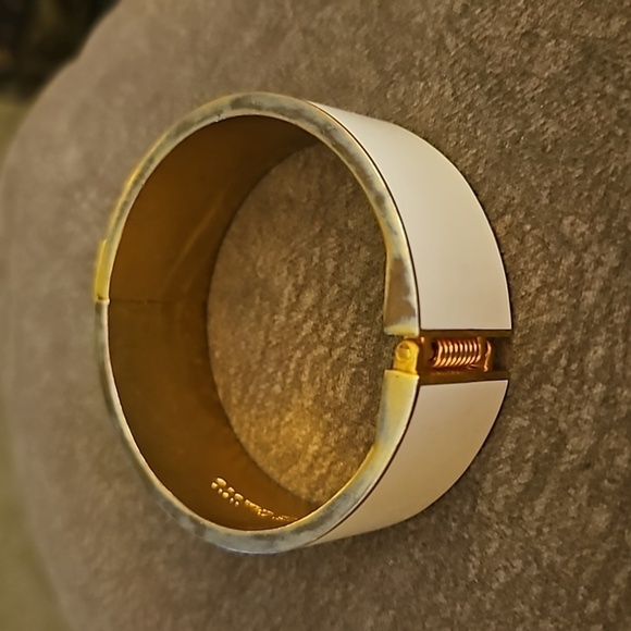 VTG VINCE CAMUTO Cream and Gold Chunky Clamper Atomic Bangle Bracelet - Picture 4 of 5